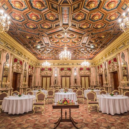 Hotel Yak & Yeti Катманду Екстер'єр фото
