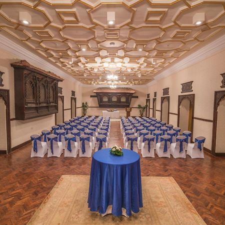 Hotel Yak & Yeti Катманду Екстер'єр фото