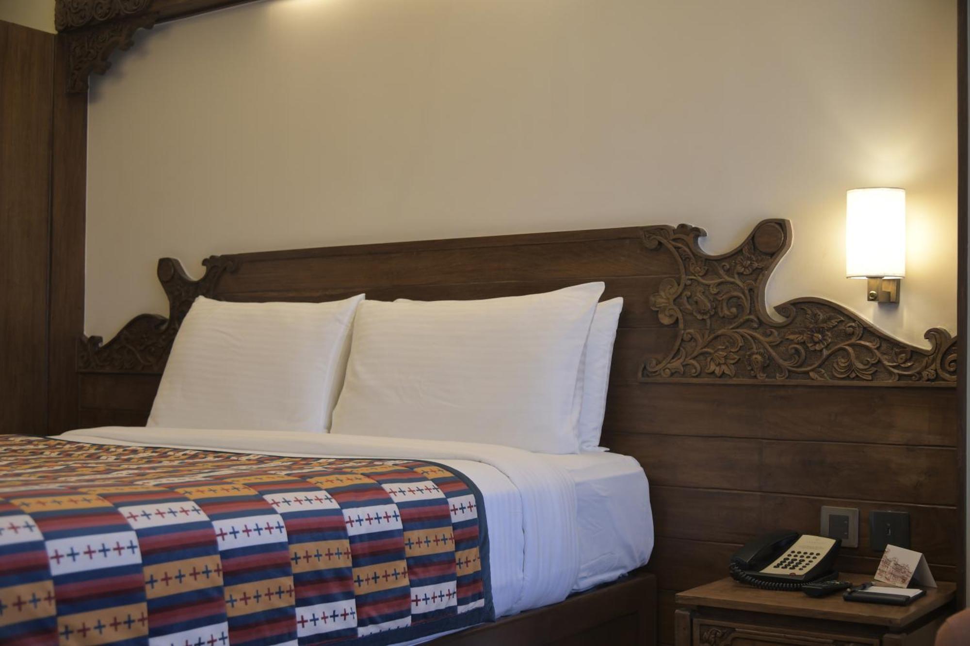 Hotel Yak & Yeti Катманду Екстер'єр фото