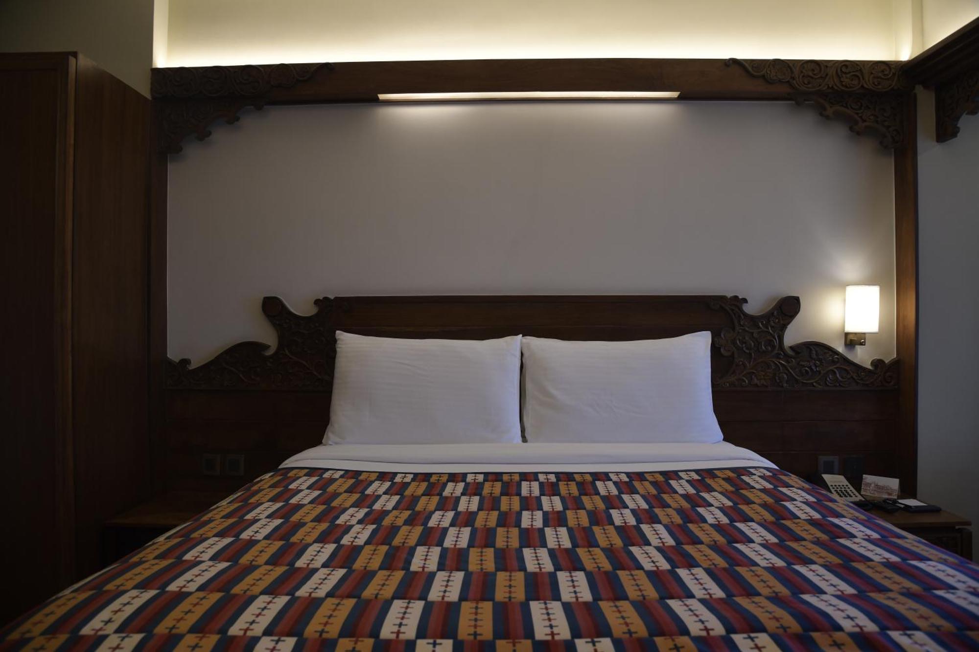Hotel Yak & Yeti Катманду Екстер'єр фото